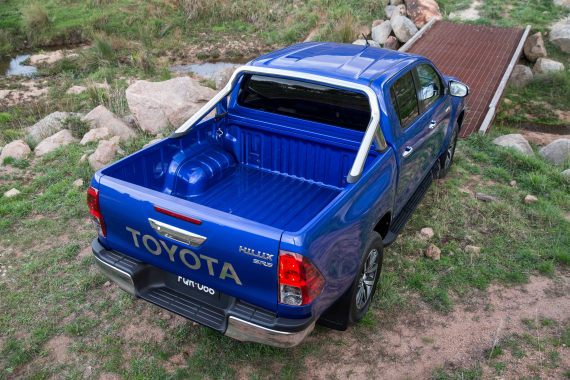 Toyota HiLux 04