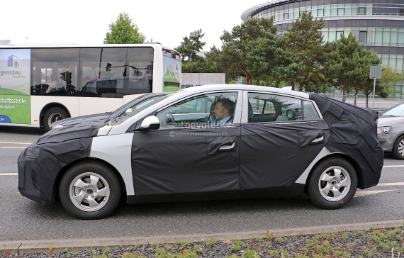 Hyundai Prius Spy 02