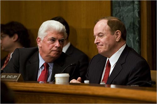 图片报道:重返国会山 底特律三巨头低调出席二