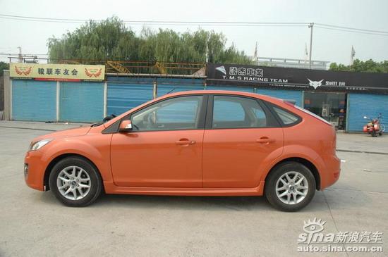 图为福特福克斯09款两厢