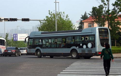 青岛公交迎来换车高峰选车看重防腐和环保