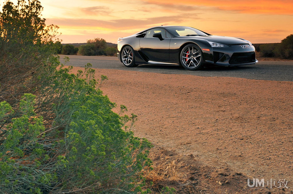 试驾2012雷克萨斯LFA