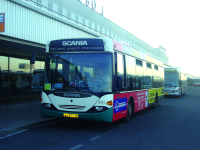 圣彼得堡街头的客车