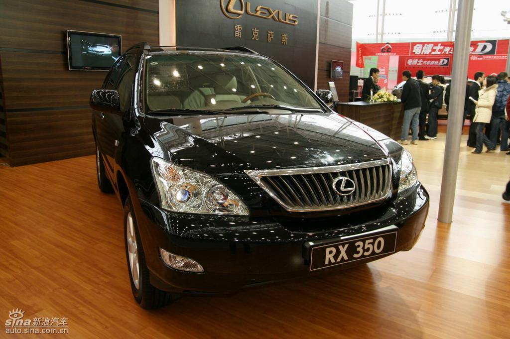 �׿���˹չ̨