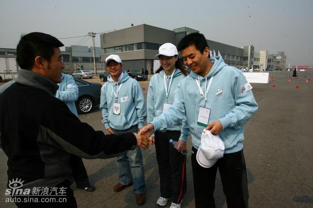 �µ���ɫ��ʻ-ݼӢѵ��Ӫ