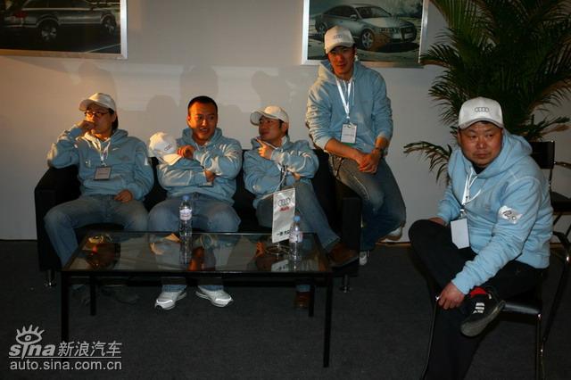 �µ���ɫ��ʻ-ݼӢѵ��Ӫ