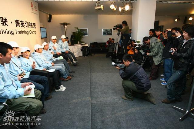 �µ���ɫ��ʻ-ݼӢѵ��Ӫ