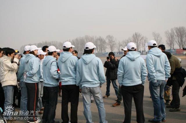 �µ���ɫ��ʻ��ݼӢѵ��Ӫ