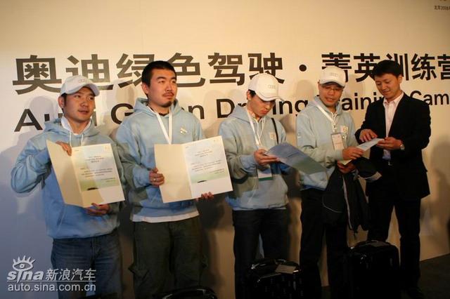 �µ���ɫ��ʻ��ݼӢѵ��Ӫ