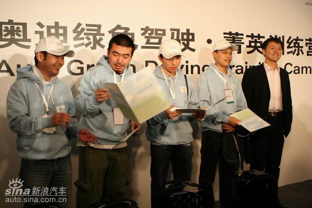 �µ���ɫ��ʻ��ݼӢѵ��Ӫ