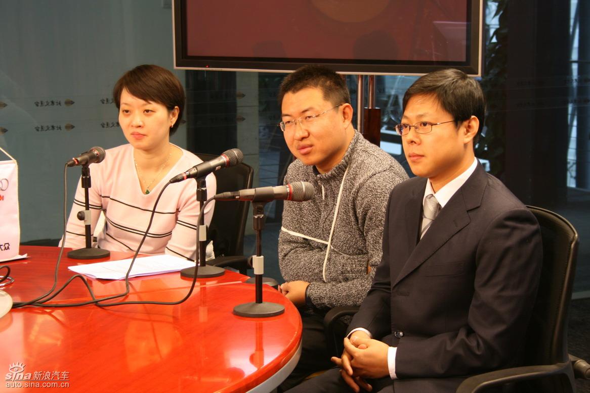 �µ���ɫ��ʻ��ݼӢѵ��Ӫ����ͼƬ