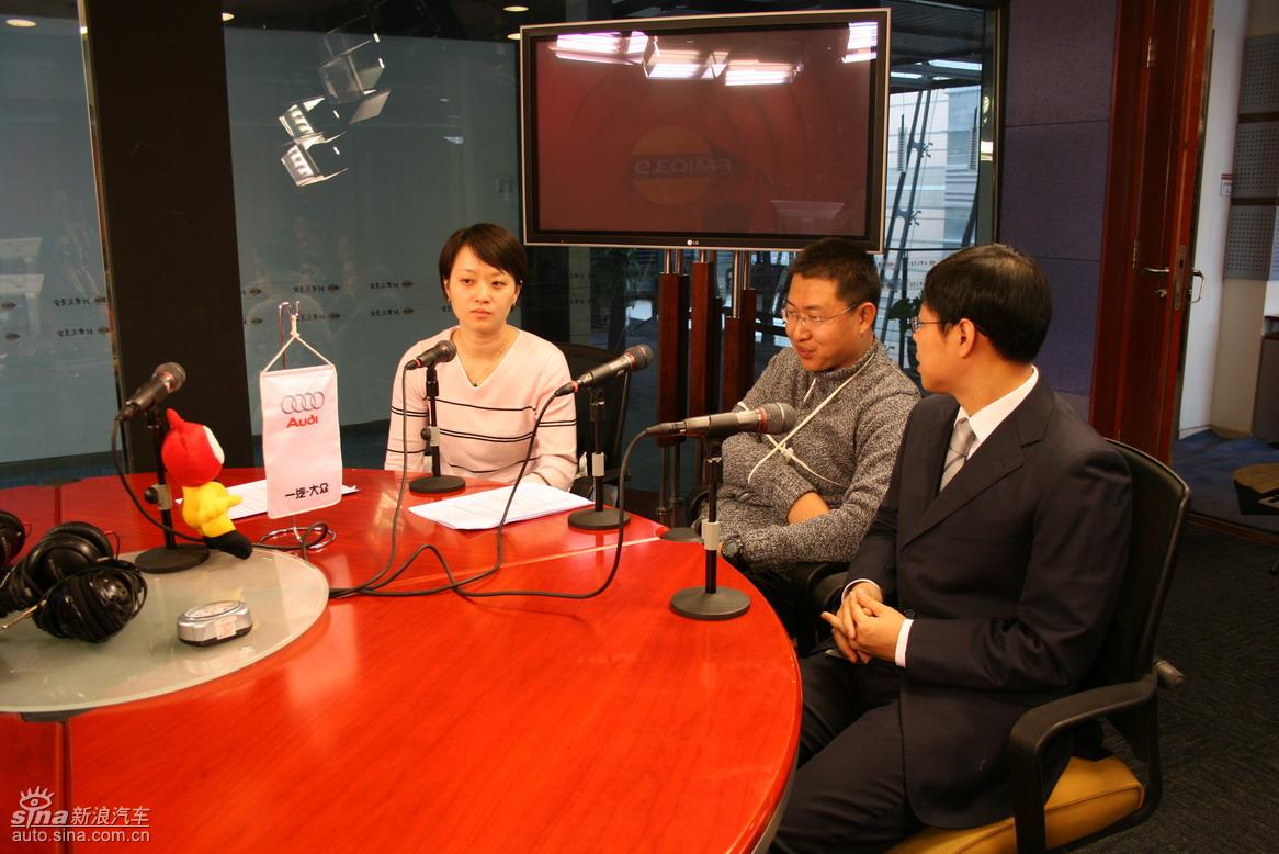 �µ���ɫ��ʻ��ݼӢѵ��Ӫ����ͼƬ