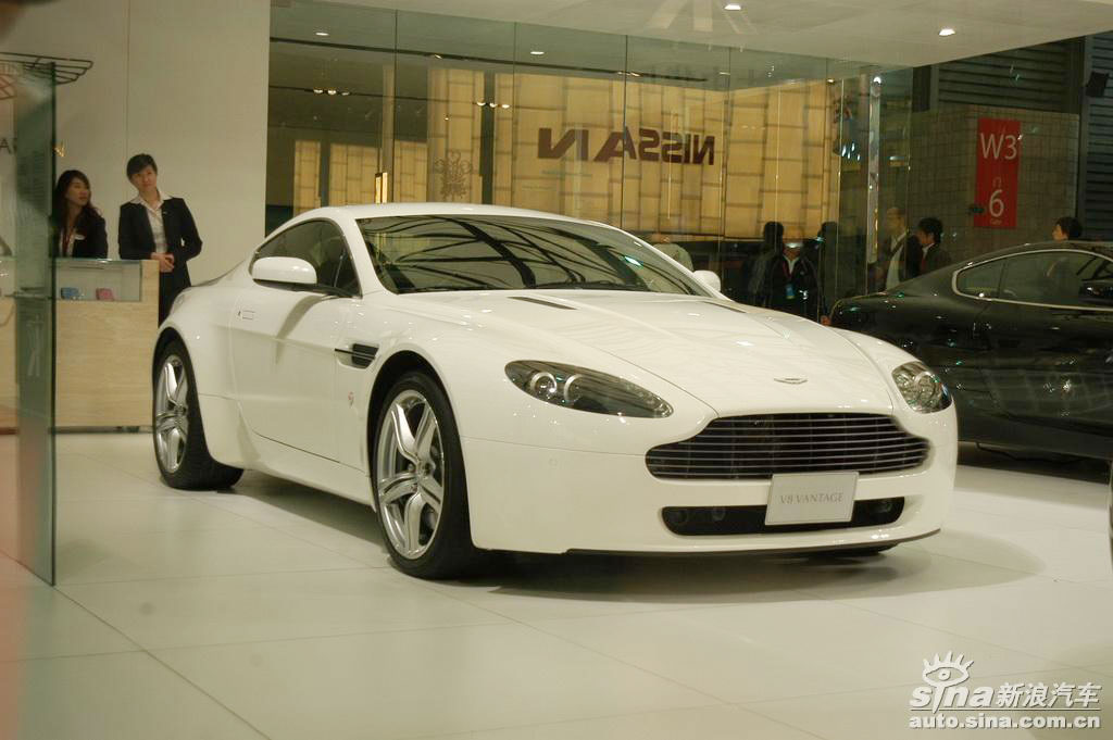 ˹V8 Vantage