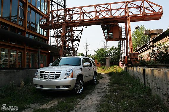 凯迪拉克凯雷德限时优惠25万元 现车两台