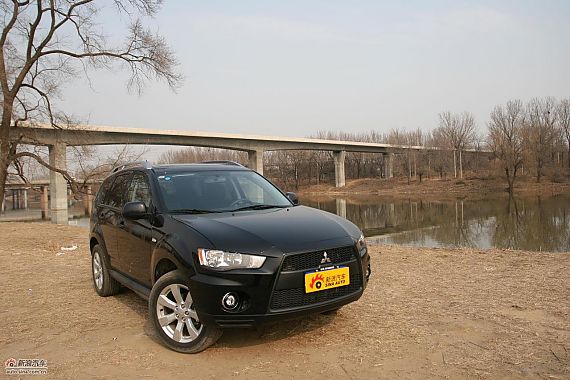 进口三菱欧蓝德购车最高优惠4.5元