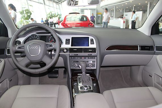 2010款奥迪A6L 2.4舒适型