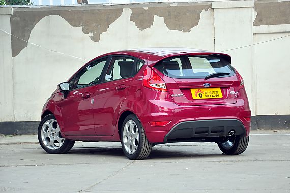 2011款嘉年華高清到店實(shí)拍 2011款嘉年華高清到店實(shí)拍