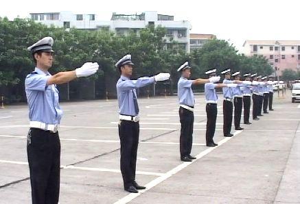 北京交管部门:学车要考交警新交通信号手势