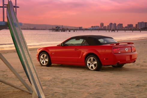 2005洛杉矶车展:福特发布全新野马敞篷版