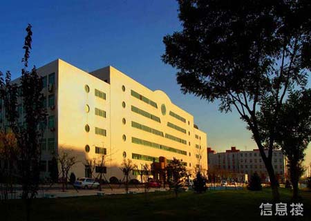 图文:北京工业大学校园风景--信息楼