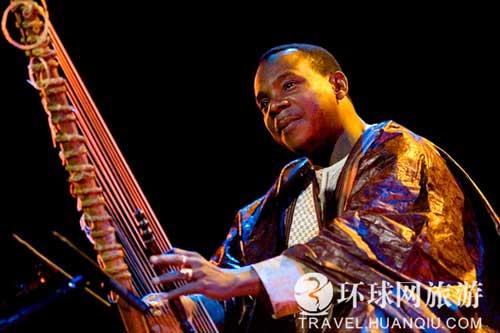 Toumani Diabate Rǂy(tng)KoraӢBBC_o߶ȵĿ϶