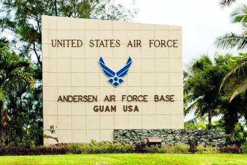 关岛安德森空军基地的大门口