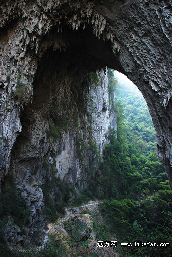 飞龙穿洞 摄影:兔子193 穿龙岩风景区位于县城西北面,由穿龙岩,雷峰