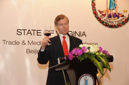 美国弗吉尼亚州州长罗伯特·f·麦克 唐纳阁下大力推荐弗吉尼亚红酒