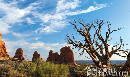Rock Arches National Park covers an area of 200 square kilometers Rock Arches National Park covers an area of 200 square kilometers