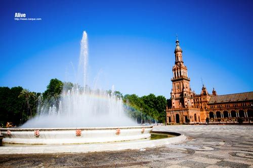 In the Spanish Square, see the beautiful rainbow.