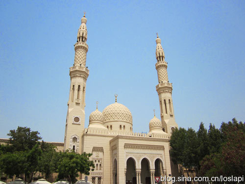 参观朱美拉清真寺:迪拜自由行的必选科目