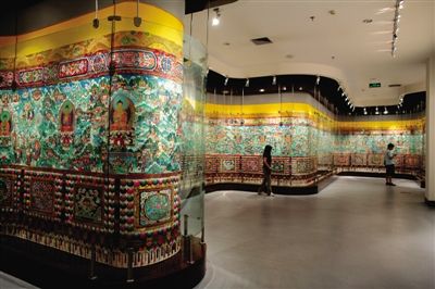 638米长的《中国藏传佛教艺术彩绘大观》是热贡艺术的经典之作。新京报记者 浦峰 摄
