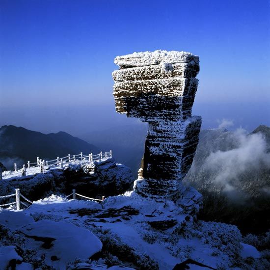 Mushroom stone figure: Guizhou Tourism Bureau