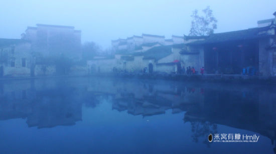 Early in the morning, the fog in Hongcun