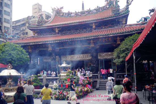 Longshan Temple (image: Ai Li Er)