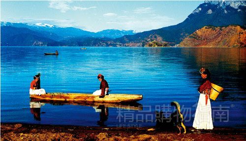 The Lugu Lake Mosuo girls with beautiful scenery complement each other