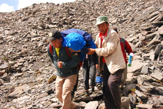 四姑娘山驴友遇险,高山救援队紧急出动