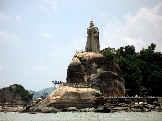 各地的镇水神兽:徐州镇河铁牛等