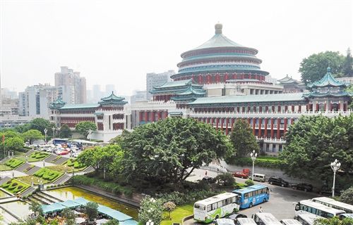 重庆人民大礼堂: 岁月中散发着历久弥新的建筑