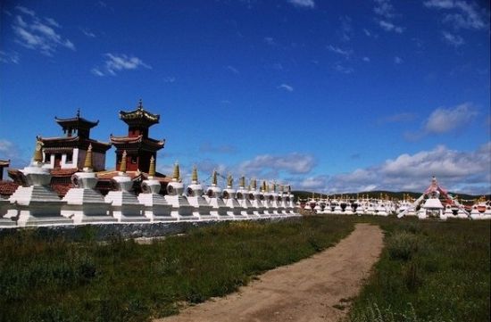 瓦切经幡塔林 感受十世班禅颂经祈福圣地