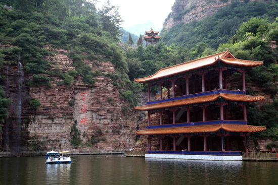 游走美丽的七步沟