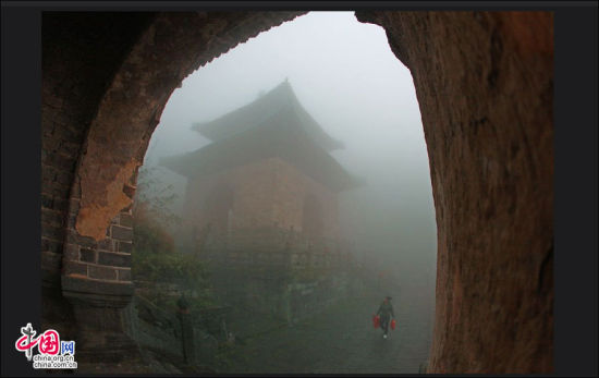 高峰林立