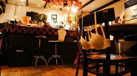 台北特 色 女巫店 脱<em>胸罩</em>免费获<em>饮料</em>_新浪旅游