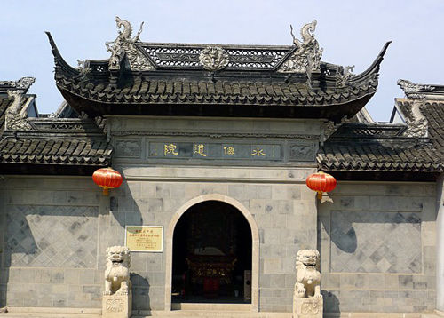 无锡南长街 阳光撒满道路