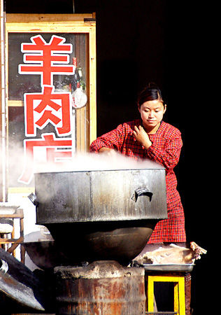 大锅煮羊汤。 大锅煮羊汤。