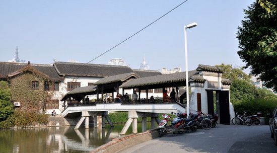 新建的廊桥 新建的廊桥
