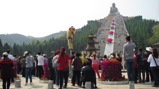 五一黄金周首日 龙口南山景区迎来开门红