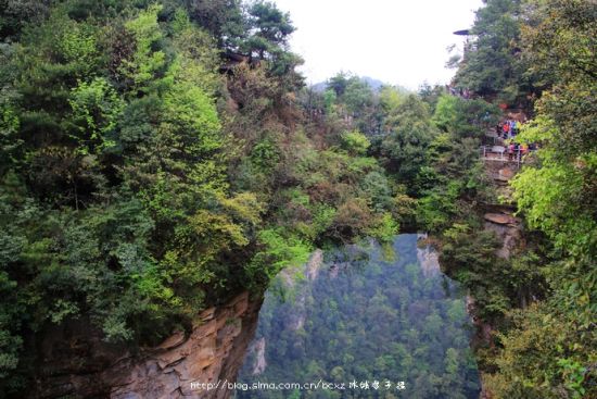 中国 湖南 张家界 正文   仙人桥又称天下第一桥,坐落在猴子坡上,天子