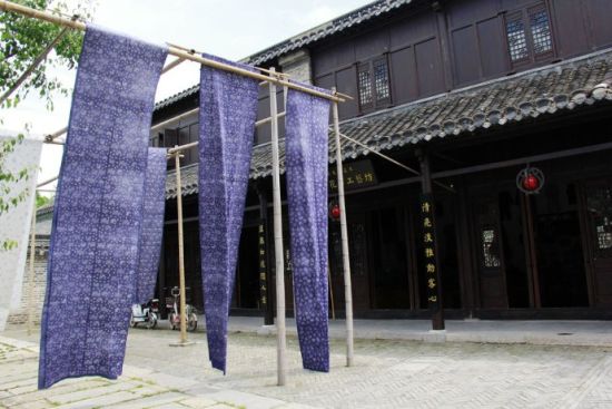 三面环水 访有小上海之称的窑湾古镇