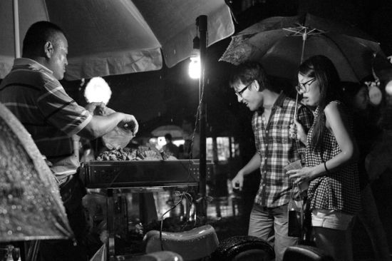 东关街,广陵的雨中漫步